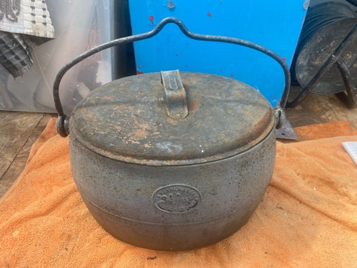 Vintage gypsy cast - iron, lidded