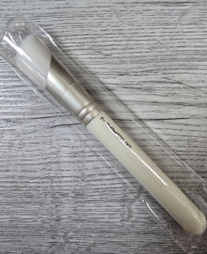 Mac serum moisturiser - moisturiser, brush