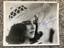 Elizabeth Taylor signed 8x10 photo B&W Original Authentic Signature. Genuine