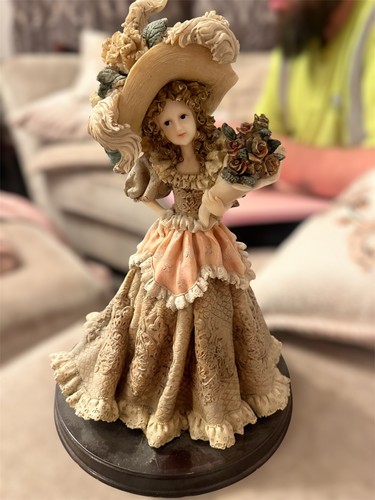 Vintage style resin - style,