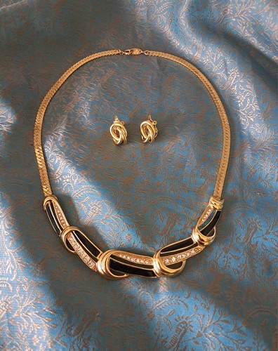 Trifari vintage necklace - tm,