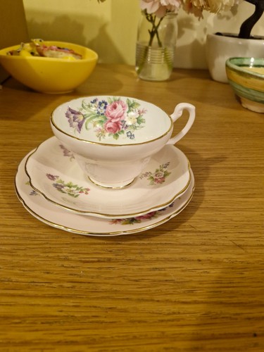 Vintage foley tulip bone china - bone,
