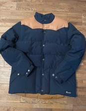 Penfield puffer jacket it's says size small but it fits medium