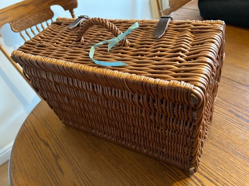 Natural wicker picnic hamper - picnic,