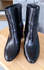 New Women's Black, Faux Snake Skin Effect, Size 7.5. Heeled, Zip up  Ankle Boots