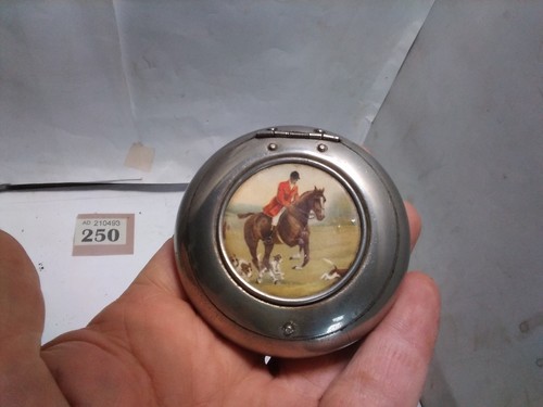 Snuff box hunting scene - snuff, lid