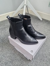 Black Women's Vlock Heel