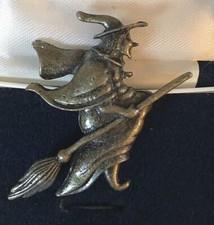 Lovely Bronzetone WITCH FLYING ON BROOMSTICK Brooch  BN -  Pagan Wicca Halloween