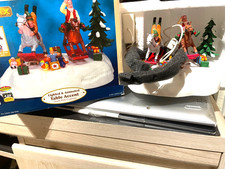 LEMAX LIGHTED & ANIMATED TABLE