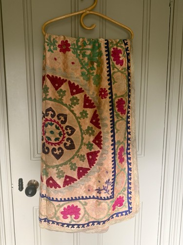Uzbek embroidery suzani - suzani, bed