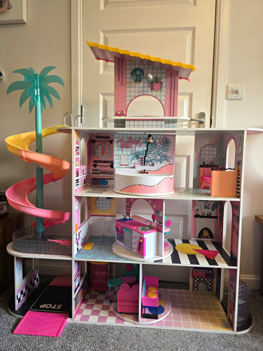 Surprise 3 storey - l.o.l., 3-storey