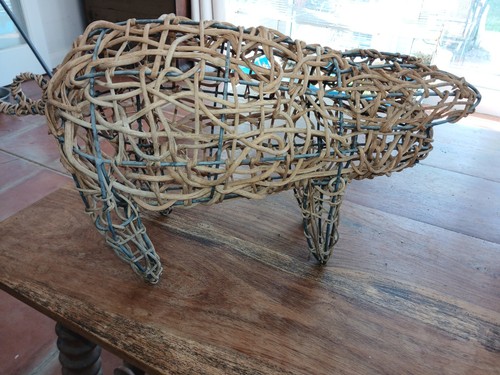 Wicker pig figure house - figure, house/gatden