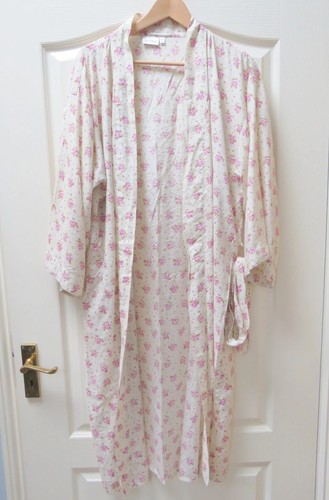 Lunn antiques dressing gown - lunn,