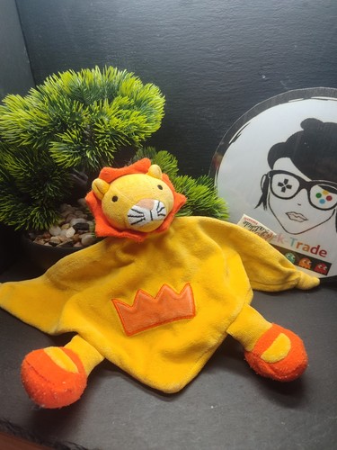 Lion yellow orange crown - lion,