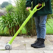 Garden Gear Cordless 20v Weed Sweeper Clears Drives Patios Paving of Moss & Dirt