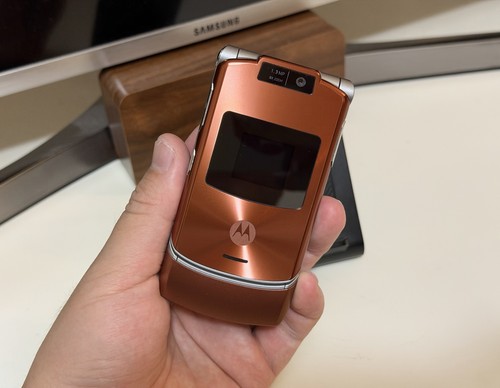 Motorola razr v3xx retro - motorola, flip