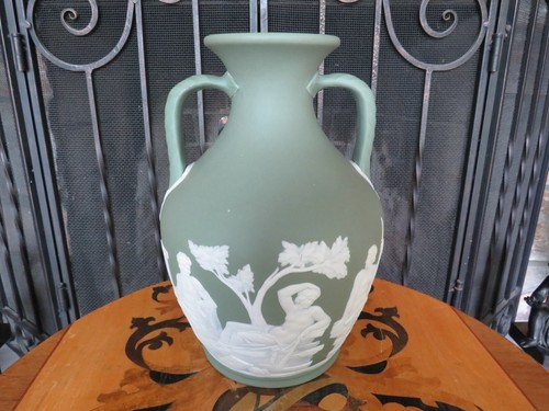 Wedgwood green jasperware - green, 9"