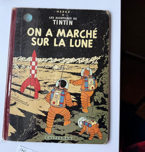 Hergé tintin marché sur - a,