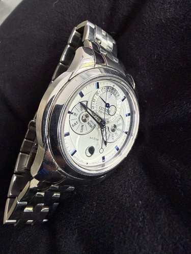 Citizen moon phase - citizen, moon-phase