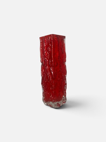 Square red glass vase textured - square,