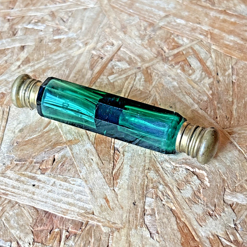 Antique emerald green crystal - emerald,