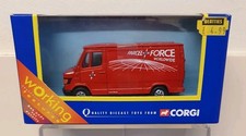CORGI MERCEDES BENZ 207D BOX
