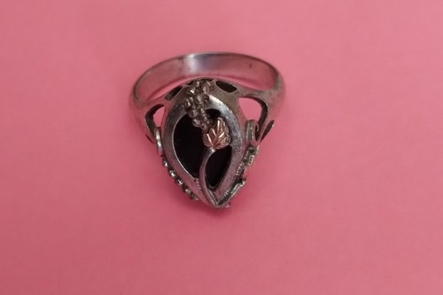 Black hills gold and onyx - hills, ring