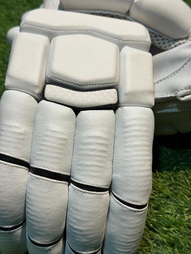 Pro cricket batting gloves