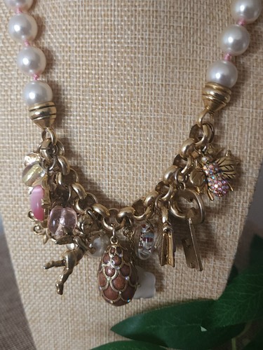Vintage pearl charm - ✨,