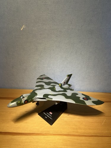 Amercom diecast avro vulcan - amercom,