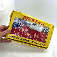 Dinky Toys Road Signs Atlas