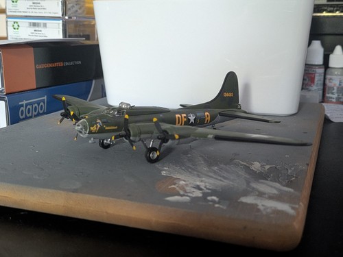 Corgi 144 boeing b17 - corgi, flying