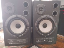 Behringer MS40 - Digtal 40-watt stereo near field monitor speakers.