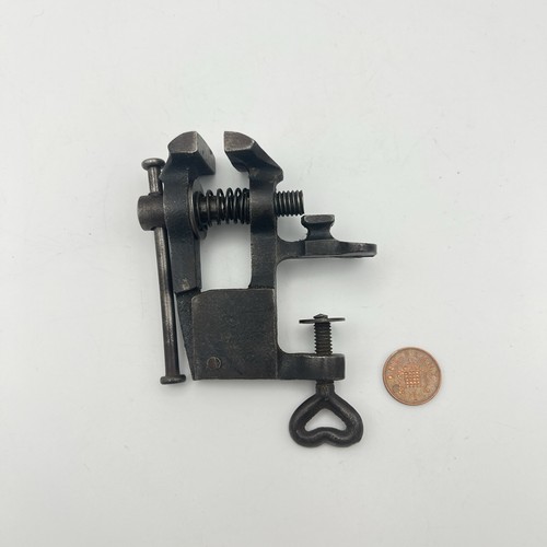 Vintage small clamp bench - small, on
