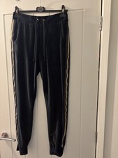 Lady’s velour joggers in