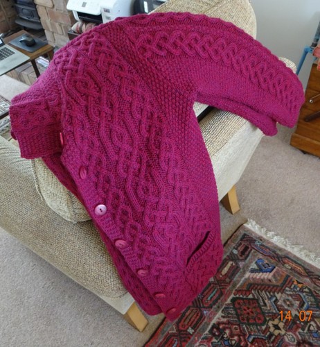 Women crimson red aran - red,