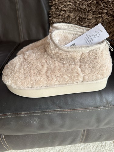 Brand new women slippers - brand, women’s