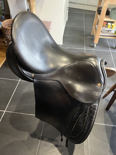 Frank baines dressage saddle - baines,