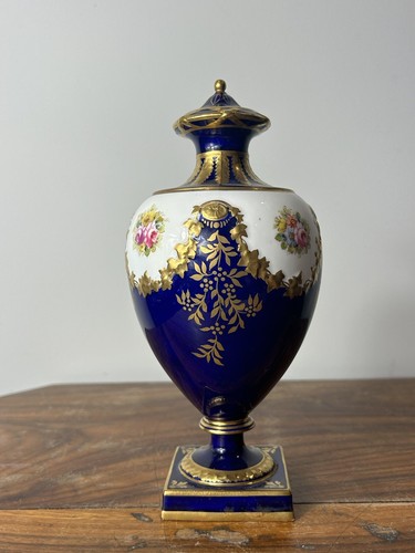 Wedgwood porcelain lidded vase - wedgwood,