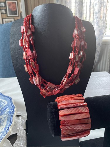 Red mother pearl shell - m&s,