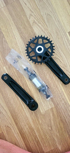 Black aluminium crankset - black,
