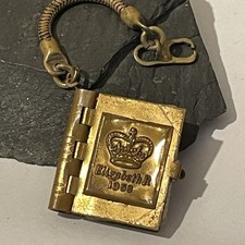 Vtg Key Chain Elizabeth II