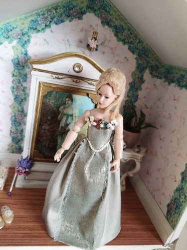 12th scale dolls - 1.12th, wearable