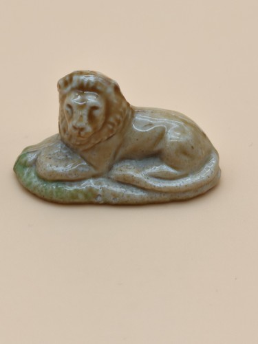 Wade whimsies lying lion - lying,