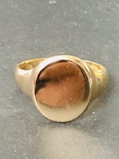 18ct Gold Ring - Vintage 18ct Yellow Gold Plain Oval Signet Ring Size T (8.4g)
