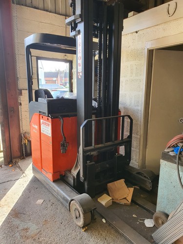 Forklift truck electric - -,