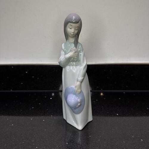 Nao lladro becky - by, “becky” 