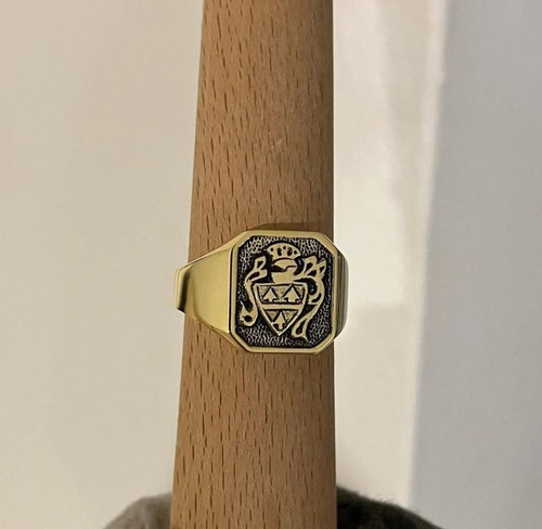 Family crest signet ring - signet,