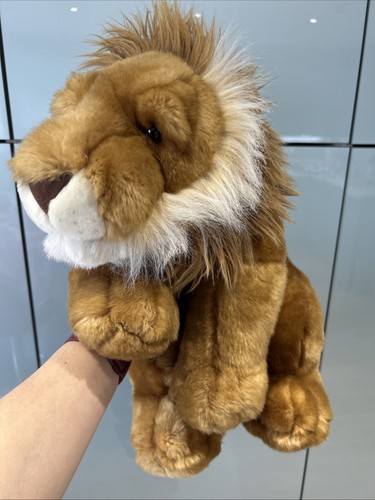 Beautiful large lion - large,