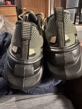 Men’s 11.5 Camo Sneakers.